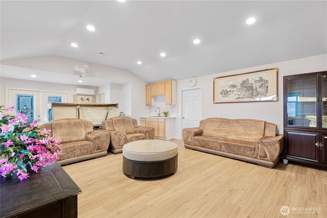 5104 NW Sammamish Road, Issaquah, WA 98027