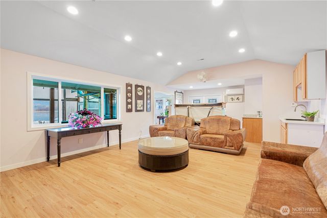 5104 NW Sammamish Road, Issaquah, WA 98027