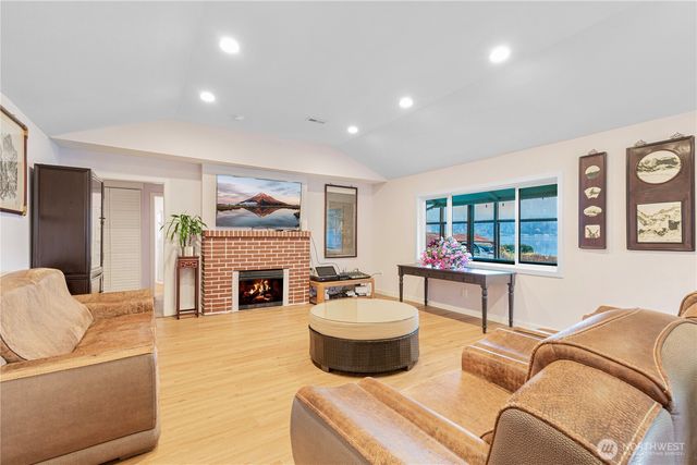 5104 NW Sammamish Road, Issaquah, WA 98027