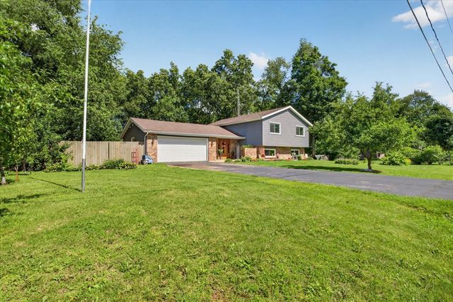 13837 Beaver Drive, Roscoe, IL 61073