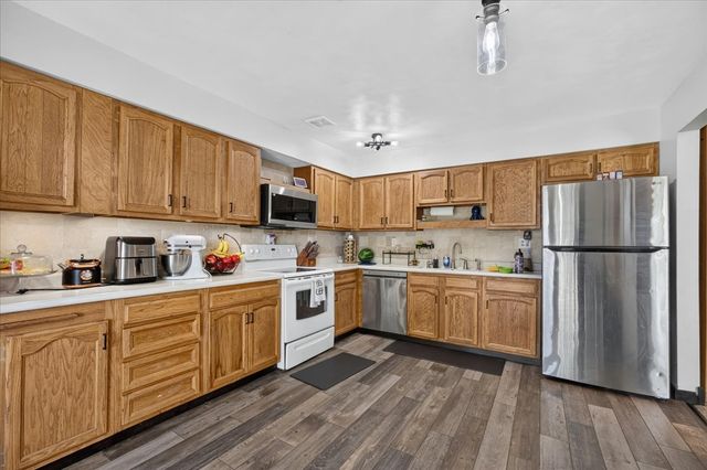 13837 Beaver Drive, Roscoe, IL 61073
