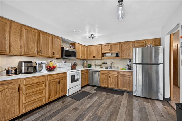 13837 Beaver Drive, Roscoe, IL 61073