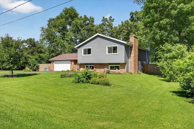 13837 Beaver Drive, Roscoe, IL 61073