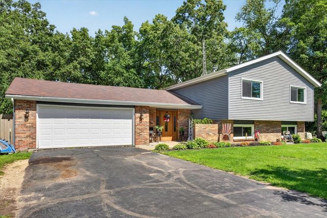 13837 Beaver Drive, Roscoe, IL 61073