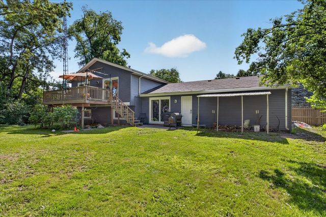 13837 Beaver Drive, Roscoe, IL 61073