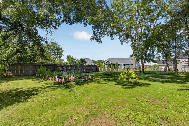 13837 Beaver Drive, Roscoe, IL 61073