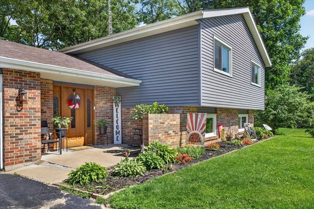 13837 Beaver Drive, Roscoe, IL 61073