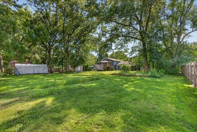 13837 Beaver Drive, Roscoe, IL 61073