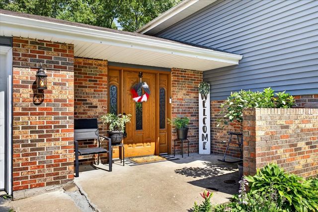 13837 Beaver Drive, Roscoe, IL 61073