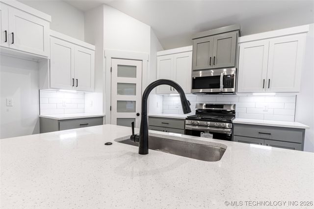 10877 S 271st East Avenue, Coweta, OK 74429