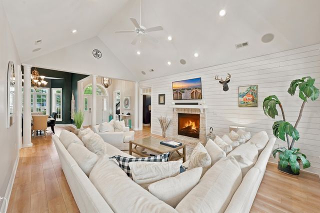 25 Stonington Dr., Murrells Inlet, SC 29576