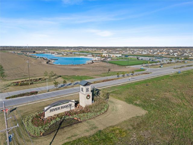 2654 Lake Bryan Drive, Dayton, TX 77535