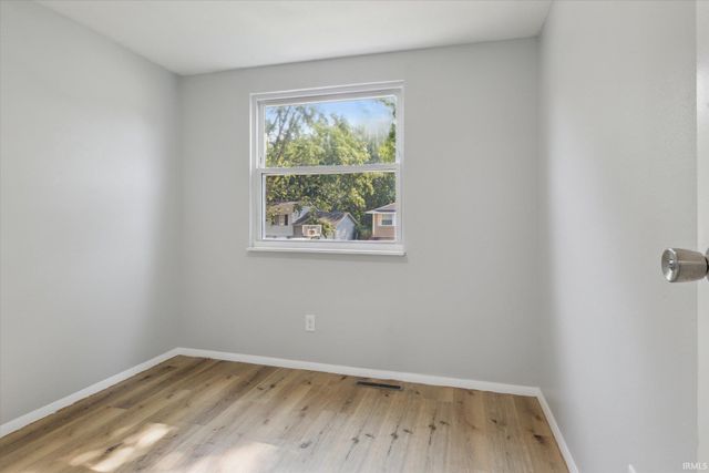 1529 Hampton Court, Mishawaka, IN 46544