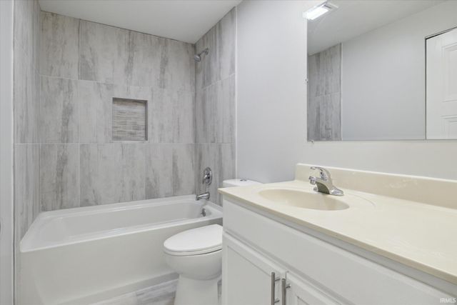 1529 Hampton Court, Mishawaka, IN 46544