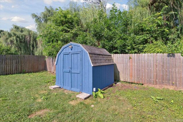 1529 Hampton Court, Mishawaka, IN 46544