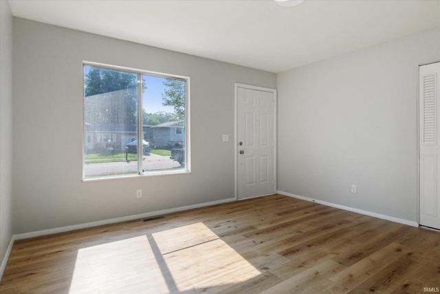 1529 Hampton Court, Mishawaka, IN 46544