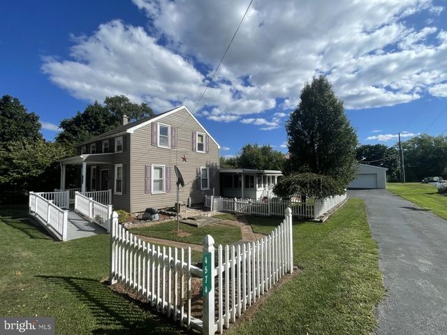 4574 E BERLIN RD, Thomasville, PA 17364