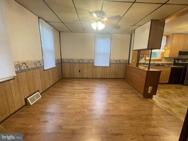 4574 E BERLIN RD, Thomasville, PA 17364