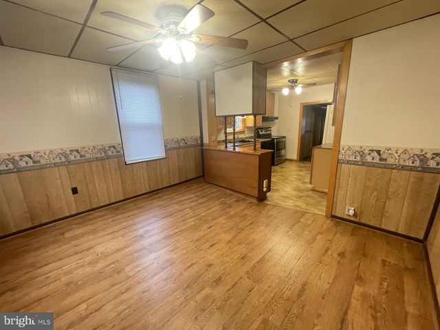 4574 E BERLIN RD, Thomasville, PA 17364