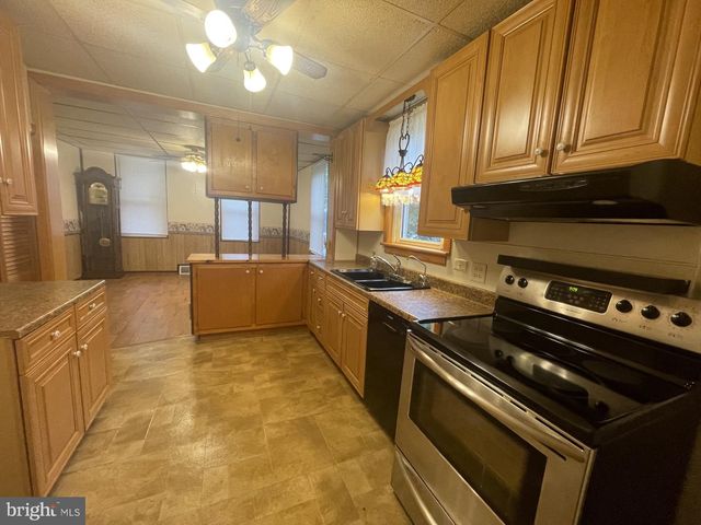 4574 E BERLIN RD, Thomasville, PA 17364