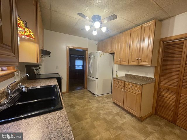 4574 E BERLIN RD, Thomasville, PA 17364