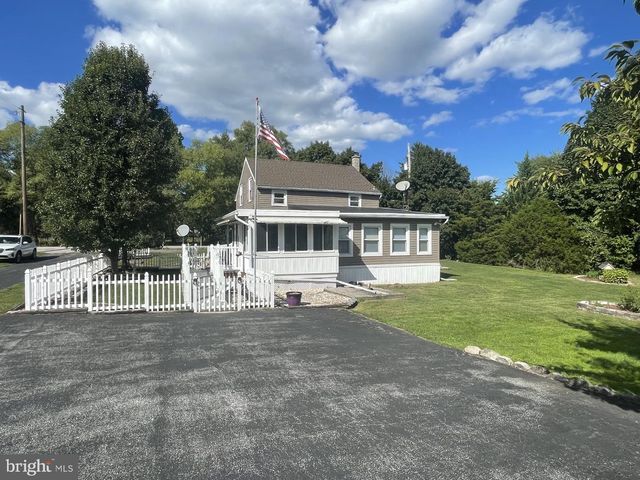 4574 E BERLIN RD, Thomasville, PA 17364