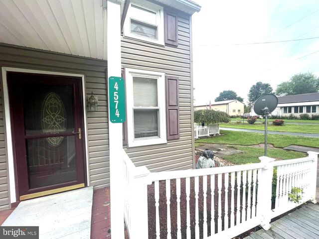 4574 E BERLIN RD, Thomasville, PA 17364