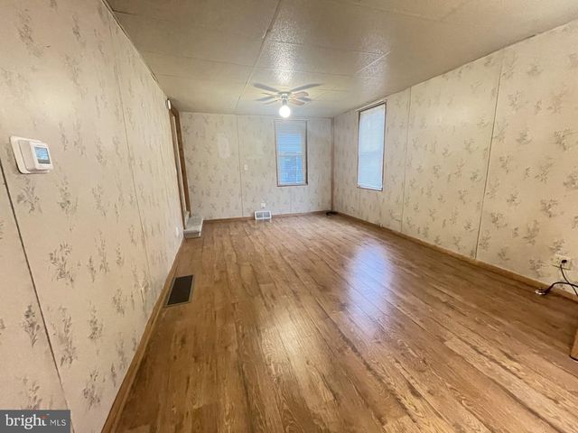 4574 E BERLIN RD, Thomasville, PA 17364
