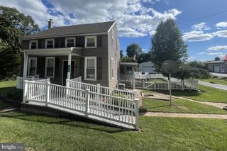 4574 E BERLIN RD, Thomasville, PA 17364
