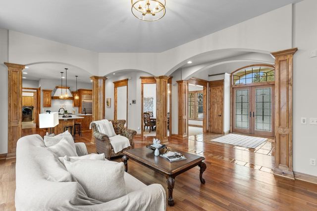 19043 Vogel Farm Trail, Eden Prairie, MN 55347