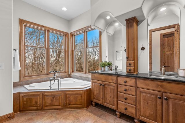 19043 Vogel Farm Trail, Eden Prairie, MN 55347