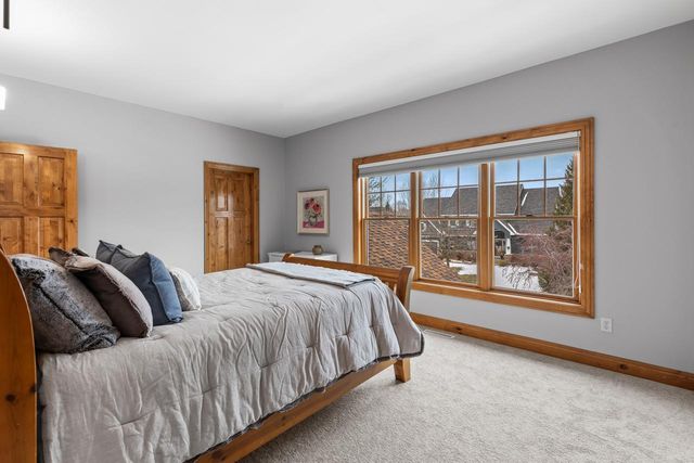 19043 Vogel Farm Trail, Eden Prairie, MN 55347