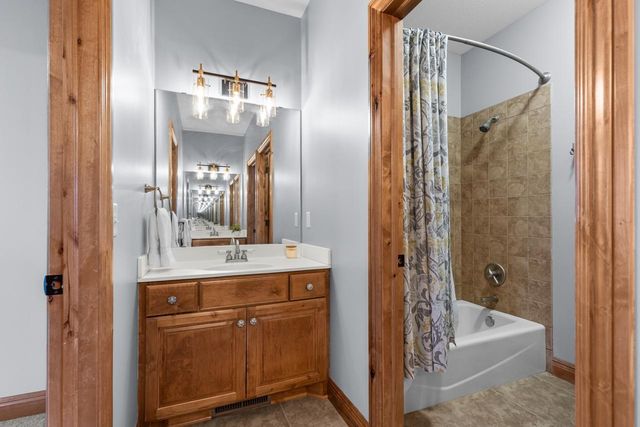 19043 Vogel Farm Trail, Eden Prairie, MN 55347