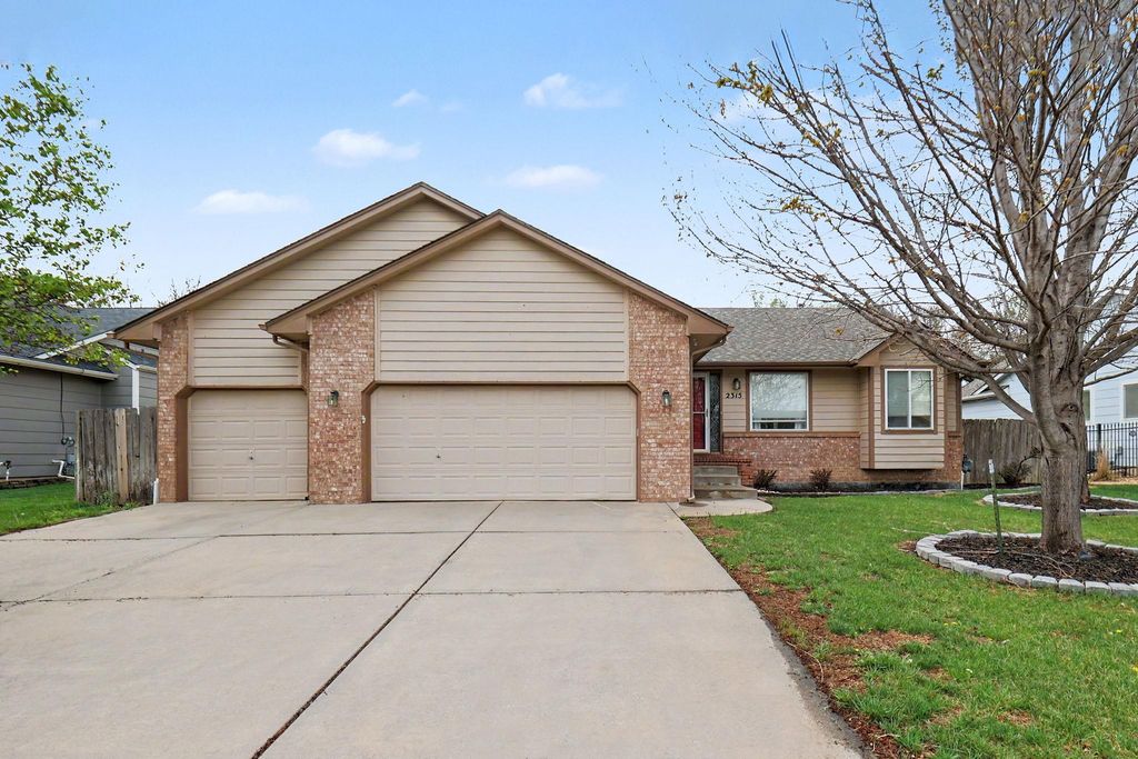2315 N Brandon Cir, Wichita, KS 67226