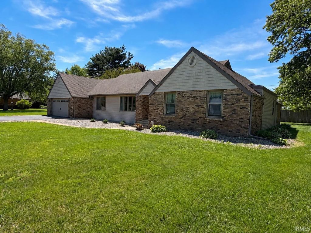 3321 Gregory Farm Village Drive, Rochester, IN 46975