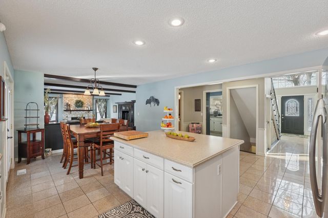 1024 Tamberwood Trail, Woodbury, MN 55125