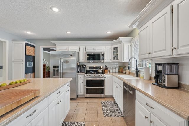 1024 Tamberwood Trail, Woodbury, MN 55125