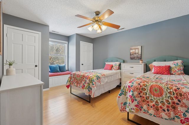 1024 Tamberwood Trail, Woodbury, MN 55125