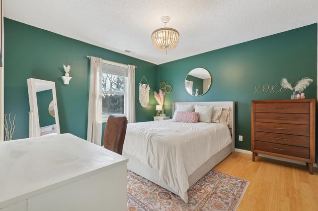 1024 Tamberwood Trail, Woodbury, MN 55125