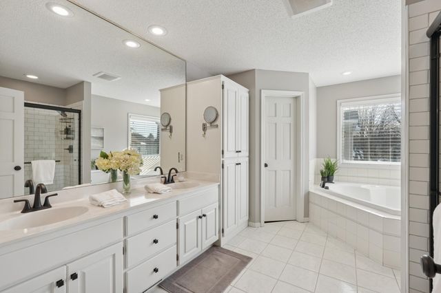 1024 Tamberwood Trail, Woodbury, MN 55125