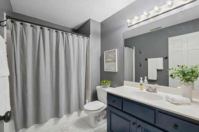 1024 Tamberwood Trail, Woodbury, MN 55125