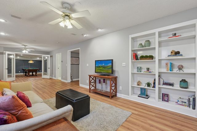 1024 Tamberwood Trail, Woodbury, MN 55125