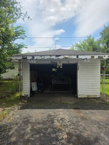 821 E 10th Place, Ford Heights, IL 60411