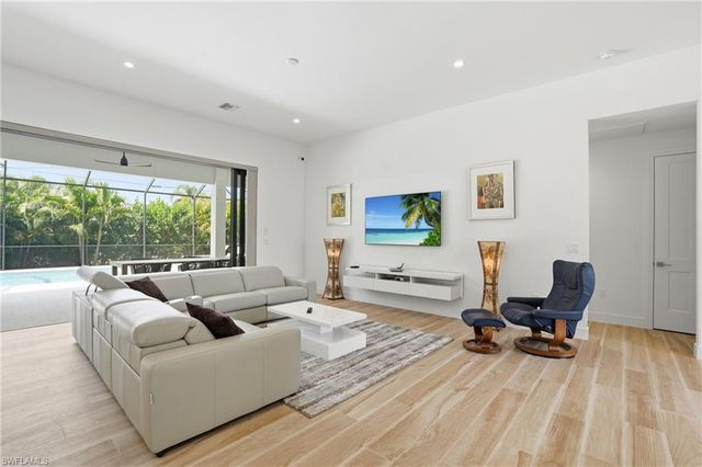 5216 SW 27th PL, Cape Coral, FL 33914