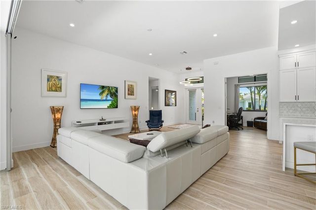 5216 SW 27th PL, Cape Coral, FL 33914