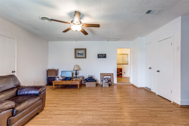 2605 Elk Grove Road, Carrollton, TX 75007