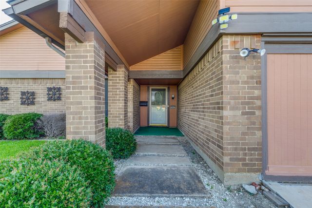 2605 Elk Grove Road, Carrollton, TX 75007