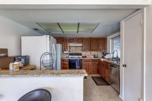 2605 Elk Grove Road, Carrollton, TX 75007