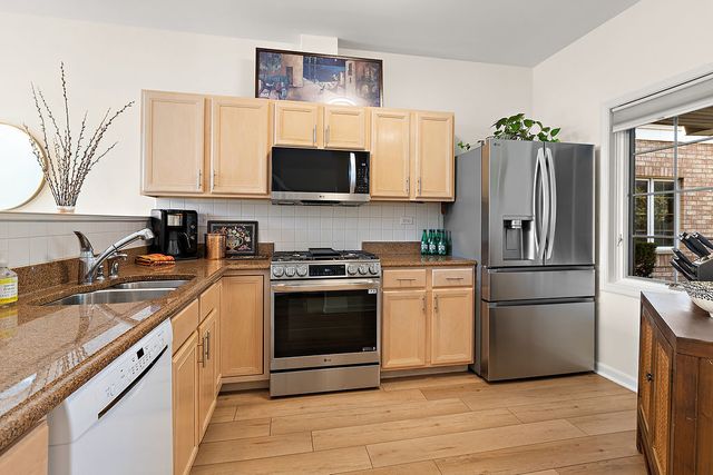 1605 PARK RIDGE Point, Park Ridge, IL 60068