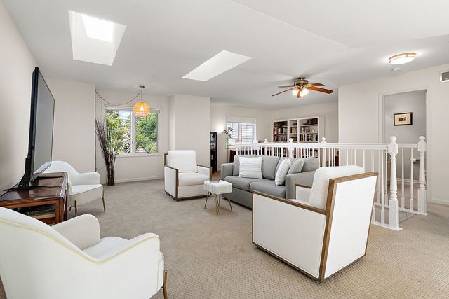 1605 PARK RIDGE Point, Park Ridge, IL 60068
